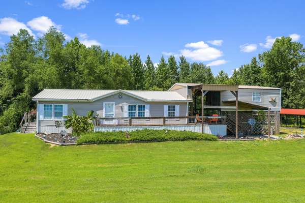 869 Riverview Dr, Decaturville, TN 38329