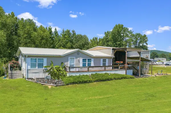 869 Riverview Dr, Decaturville, TN 38329