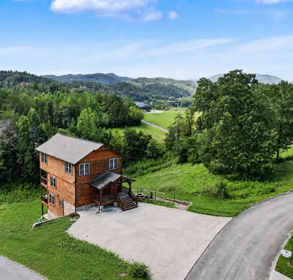 2743 Dayne Dr, Sevierville, TN 37876