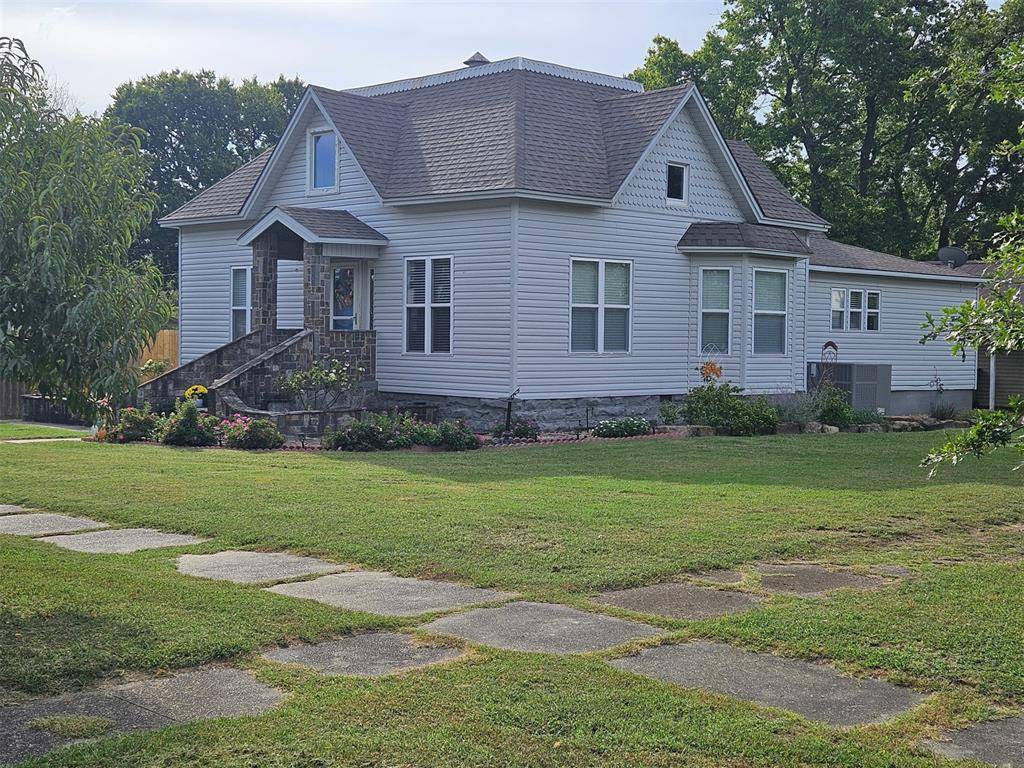 202 S 7th ST, Okemah, OK 74859
