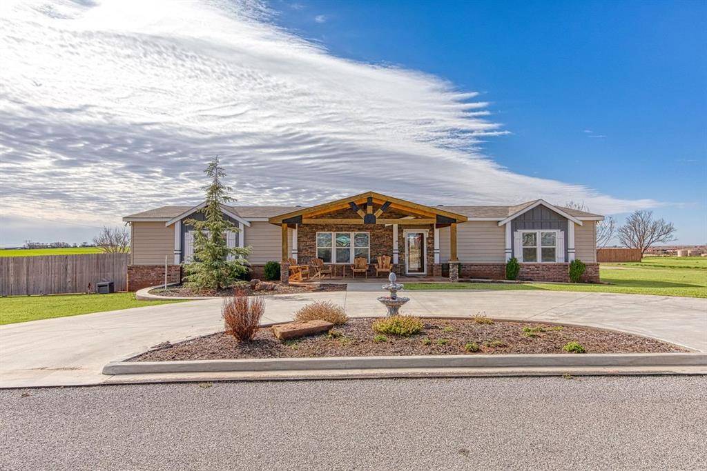 514 E Tenth ST, Leedey, OK 73654