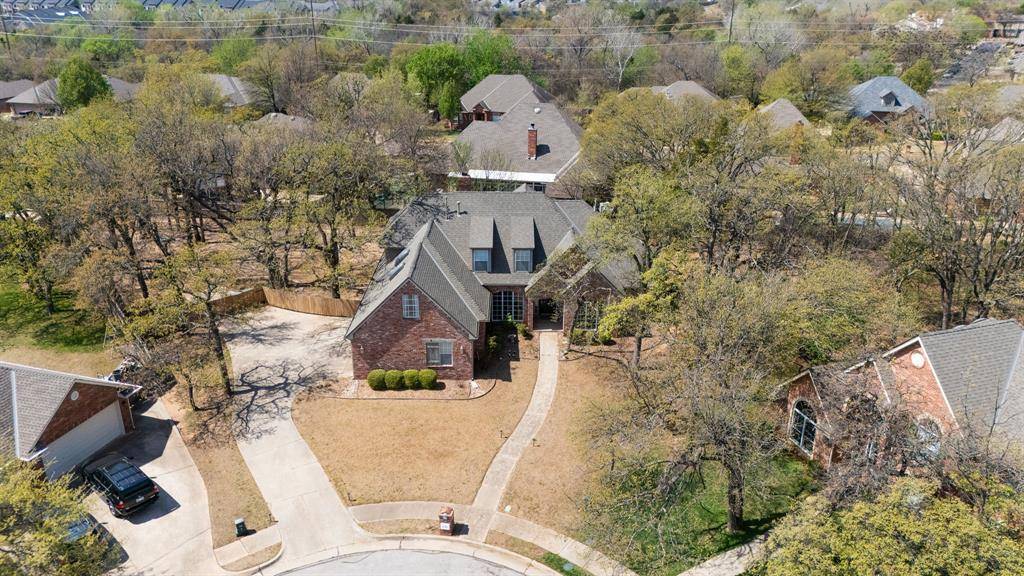 2300 Foxwood CIR, Edmond, OK 73034