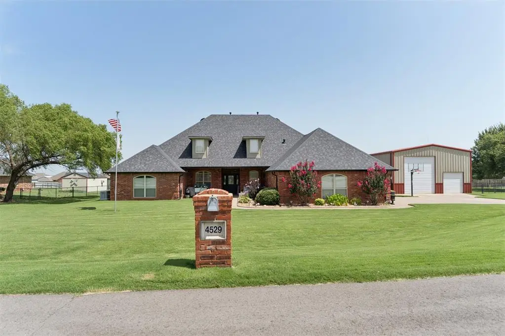 4529 Hillcrest LN, Edmond, OK 73025