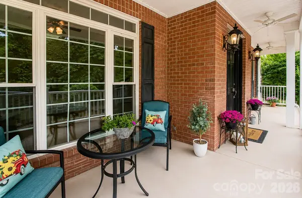 1015 Estate LN, Matthews, NC 28104
