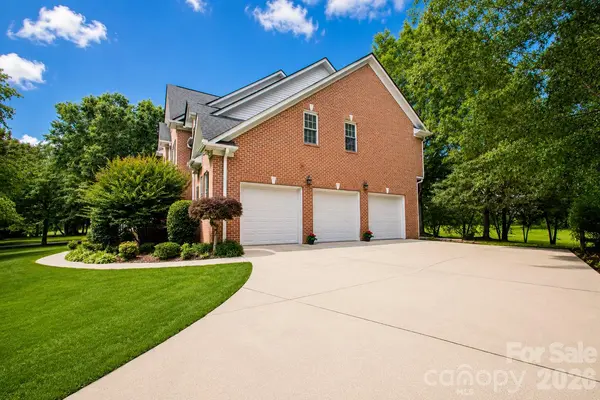 1015 Estate LN, Matthews, NC 28104