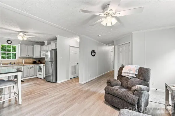 220 Powderhorn DR, Waynesville, NC 28786