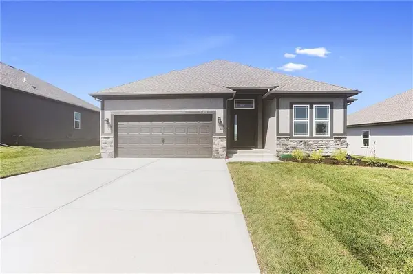 11457 N Auburndale CIR, Kansas City, MO 64157