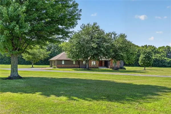 17618 S Emerald View DR, Raymore, MO 64083