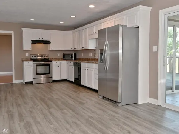 910 Angus WAY, Indianapolis, IN 46217
