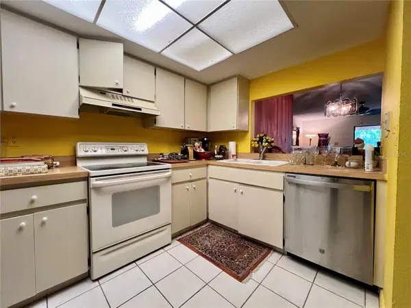 2650 COUNTRYSIDE BLVD #B302, Clearwater, FL 33761
