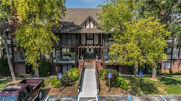 1440 Heritage Landing #105, St Charles, MO 63303