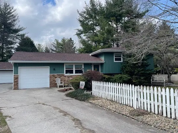 1002 Maple Tree LN, Mahomet, IL 61853