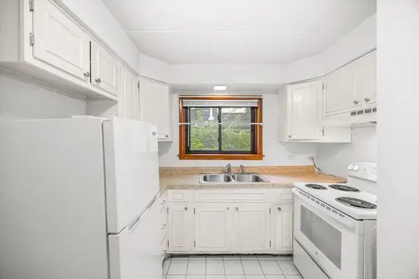 109 S Elmwood AVE #2, Oak Park, IL 60302