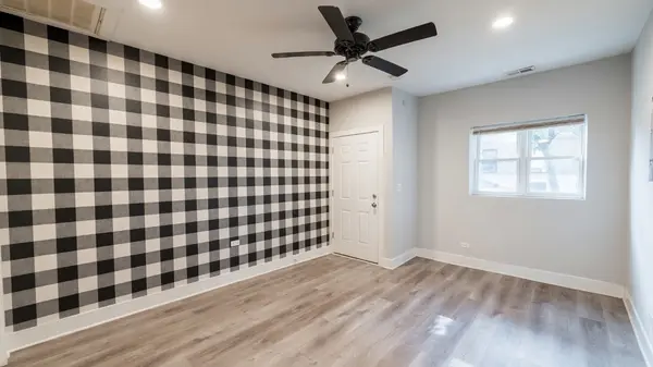 4006 N Bell AVE #1, Chicago, IL 60618