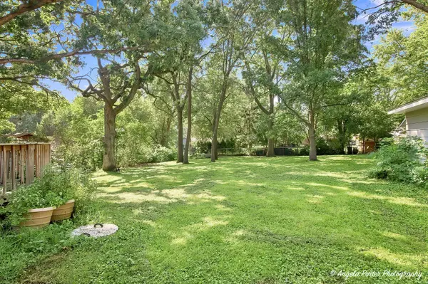 1815 Grandview DR, Mchenry, IL 60051