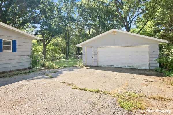 1815 Grandview DR, Mchenry, IL 60051