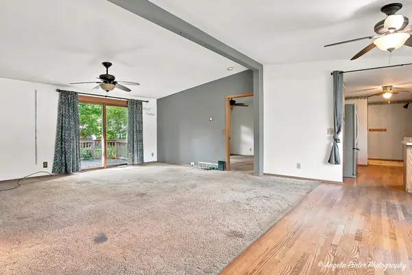 1815 Grandview DR, Mchenry, IL 60051