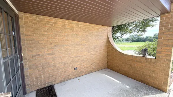 905 Briarcliff CIR, Mason City, IA 50401