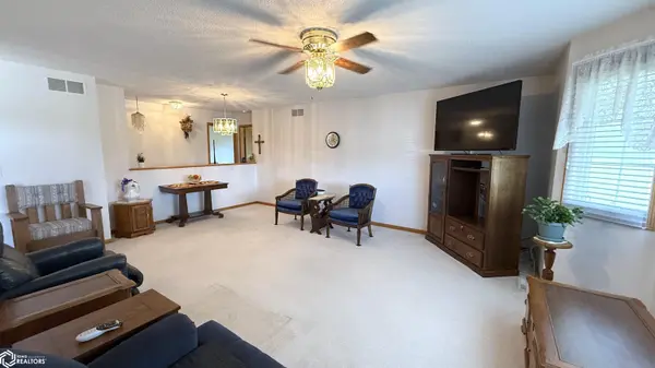 905 Briarcliff CIR, Mason City, IA 50401