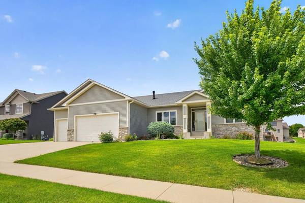 3413 Stonehedge DR NE, Rochester, MN 55906