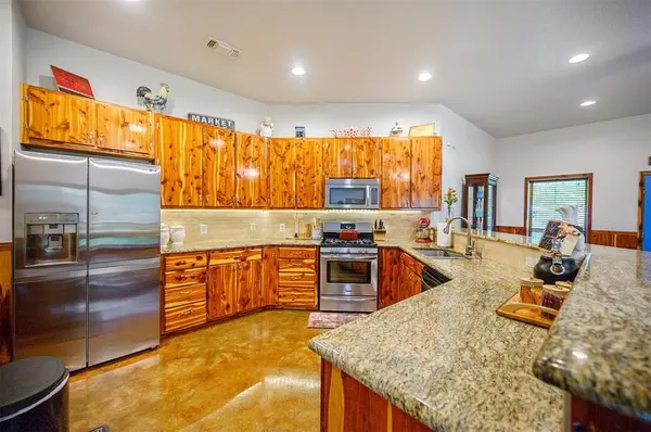 740 N 4320 RD, Hugo, OK 74743