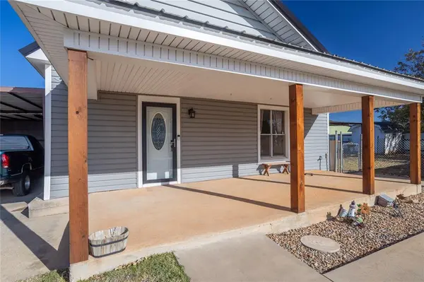 607 E C ST, Arapaho, OK 73620