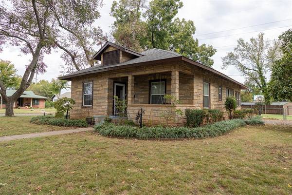 828 N Pine ST, Pauls Valley, OK 73075