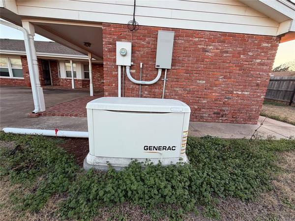 705 E Whitmer, Sentinel, OK 73664