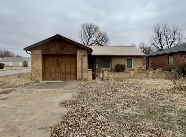 814 N Oklahoma AVE, Mangum, OK 73554