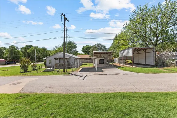 404 S Broadway AVE, Binger, OK 73009