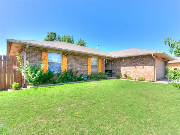 12012 Larkdale DR, Yukon, OK 73099