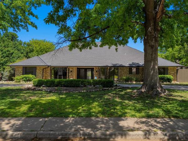 3025 Pine Ridge RD, Oklahoma City, OK 73120