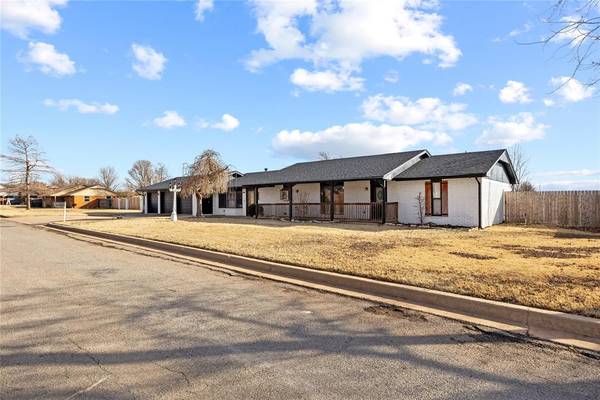 1407 Partridge LN, Cordell, OK 73632