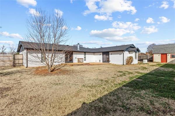 1407 Partridge LN, Cordell, OK 73632