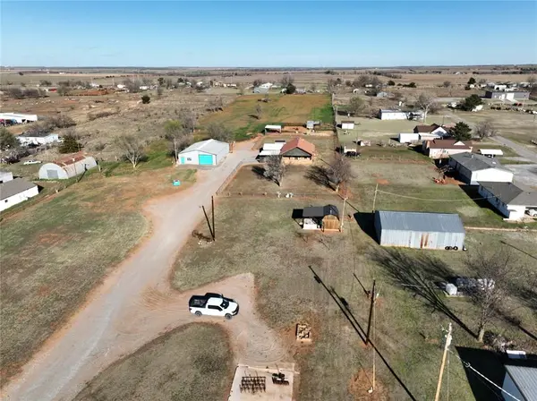 708 Town East Ash ST, Carnegie, OK 73015