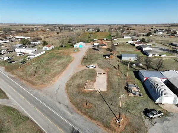 708 Town East Ash ST, Carnegie, OK 73015