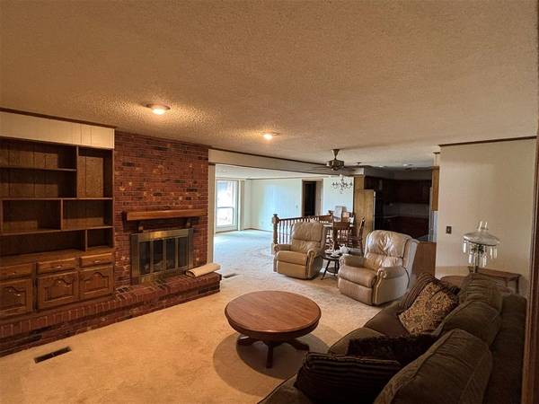 509 Hunter LN, Okarche, OK 73762