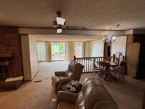 509 Hunter LN, Okarche, OK 73762