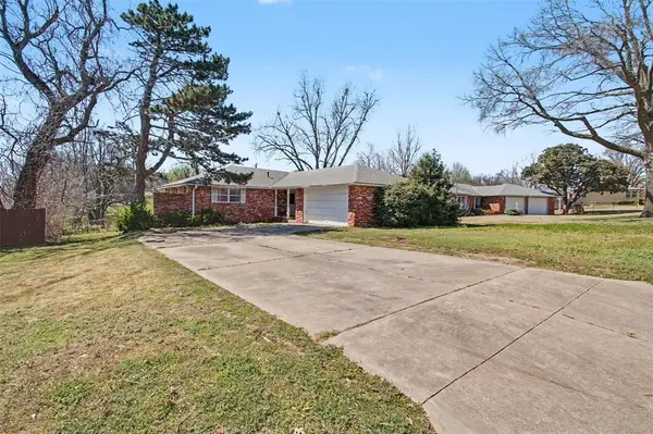 1708 Dover DR, Ponca City, OK 74604
