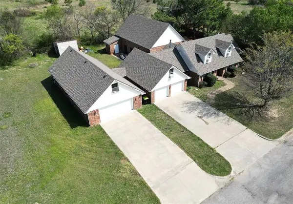 105 Gardenwood DR, Holdenville, OK 74848