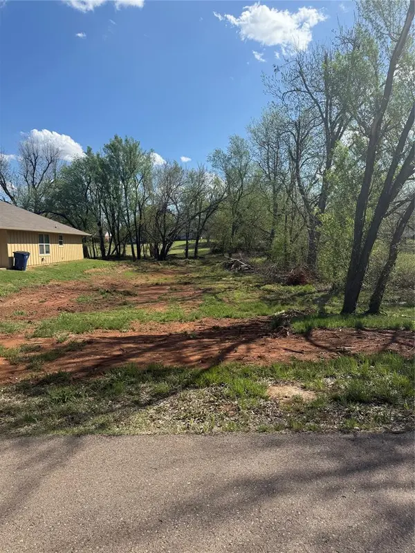E Rutgers AVE, Guthrie, OK 73044