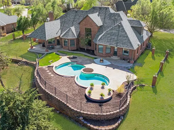 18632 Wolf Creek DR, Edmond, OK 73012