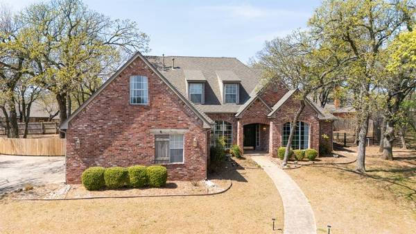 2300 Foxwood CIR, Edmond, OK 73034
