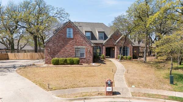 2300 Foxwood CIR, Edmond, OK 73034