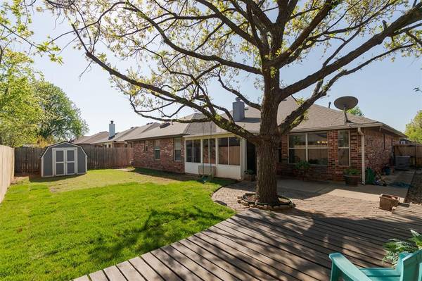10021 Dover DR, Yukon, OK 73099