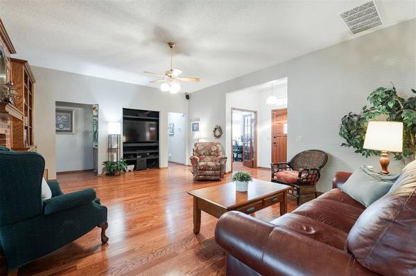 10021 Dover DR, Yukon, OK 73099