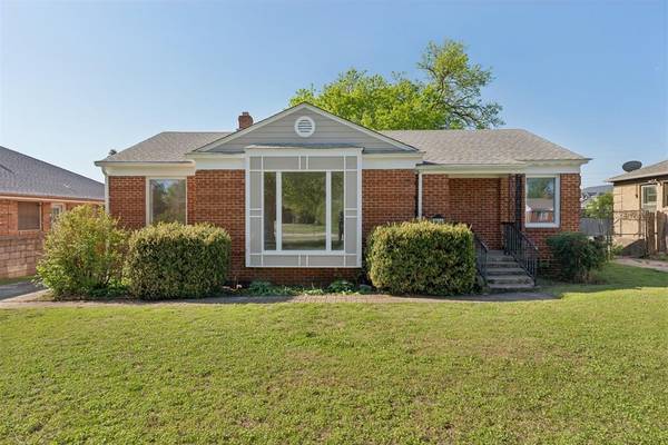 1102 Fenwick PL, Nichols Hills, OK 73116