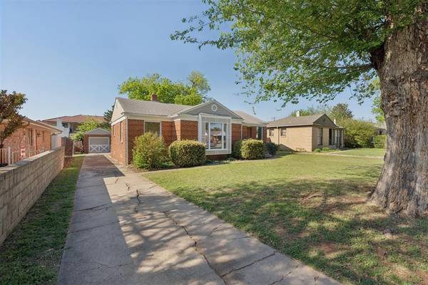1102 Fenwick PL, Nichols Hills, OK 73116