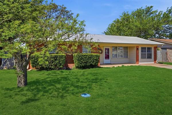 1511 D ST, Snyder, OK 73566