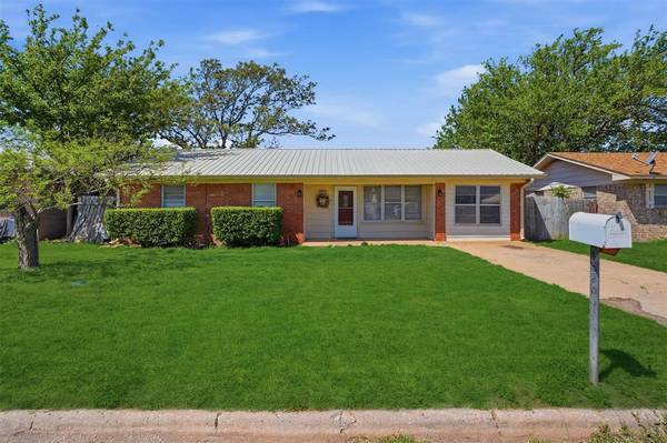 1511 D ST, Snyder, OK 73566